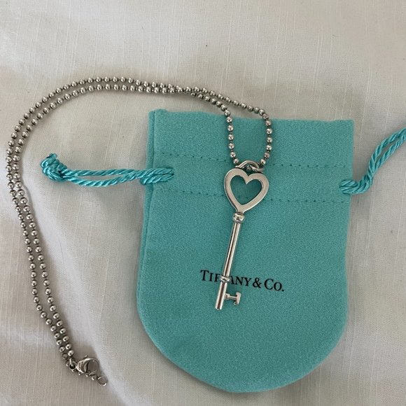 Vintage Tiffany & Co. Large Heart Key Pendant Necklace Sterling Silver W/ Pouch - Picture 3 of 4